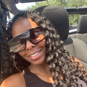 Meet your Posher, Denise